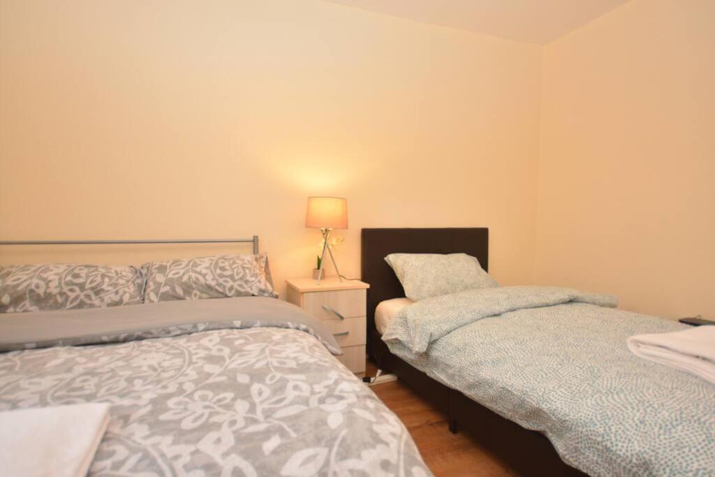 Spacious 2Bedroom Condo With Patio By Excel Centre Λονδίνο Εξωτερικό φωτογραφία